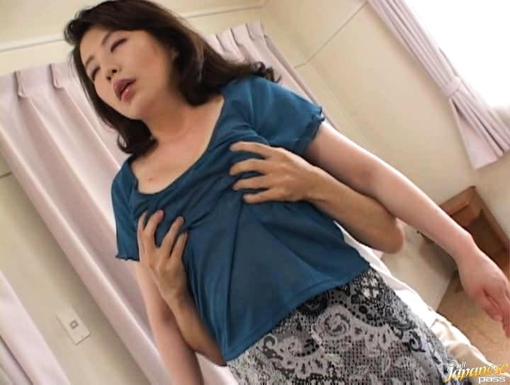 Awesome Amazing Asian woman is a mature babe who likes sex - 1