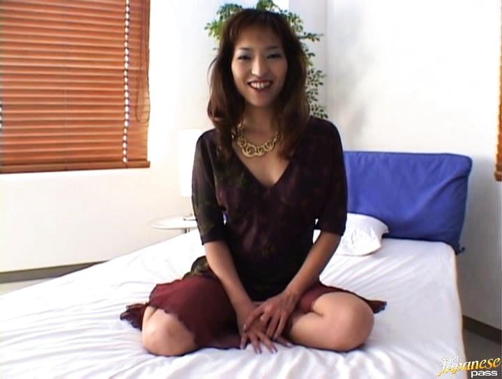 Vintage Awesome Kyoko Izumi Hot Asian mature model enjoys masturbation SummerGF