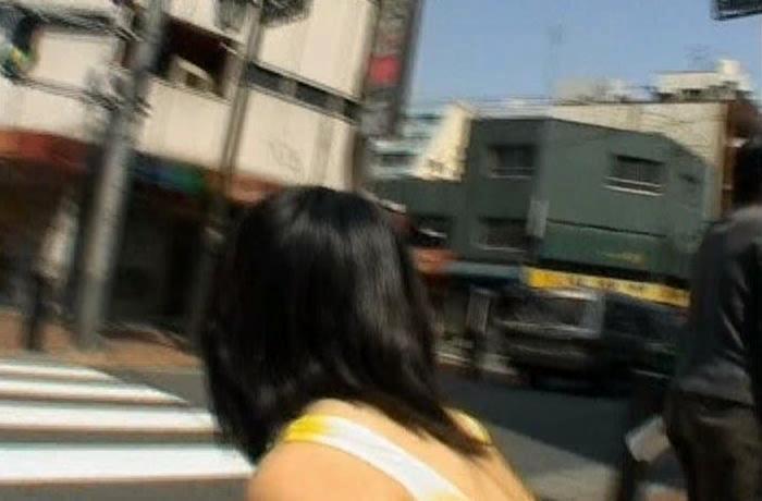 Awesome Sweet Asian girl exposes her fine ass on the street - 1