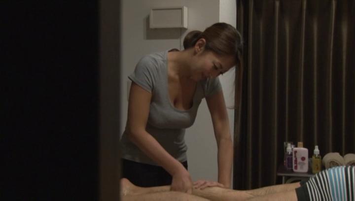 Awesome Rena Fukiishi, enjoys a sensational massage - 1
