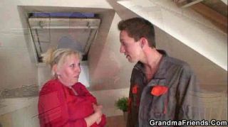Gay Sex Fixing the machine - fucking the busty granny Famosa